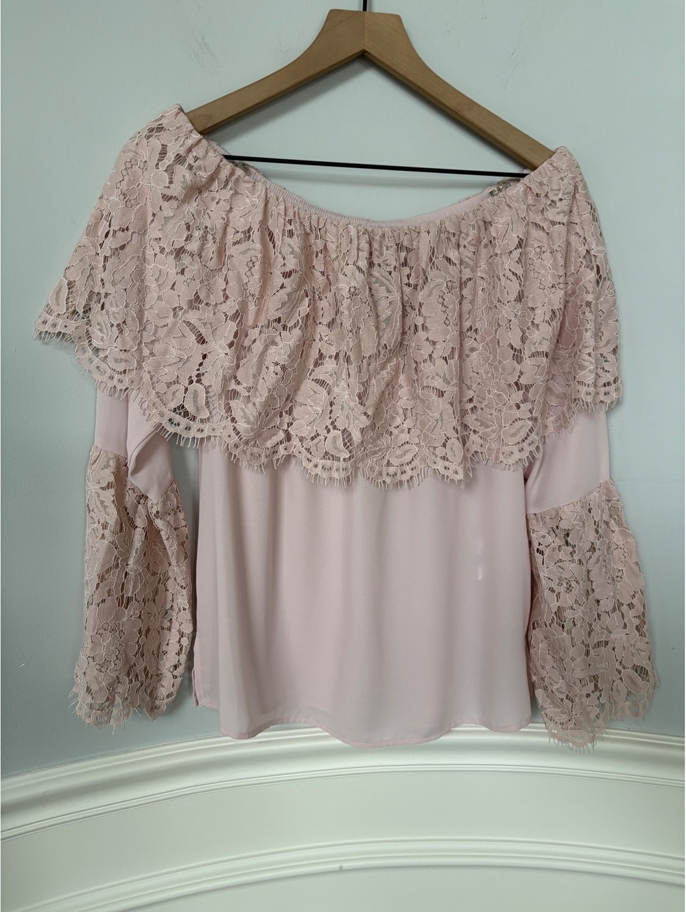 Frank Lyman Design Ruffle Off-Shoulder Lace Blouse Blush Pink – Size 6